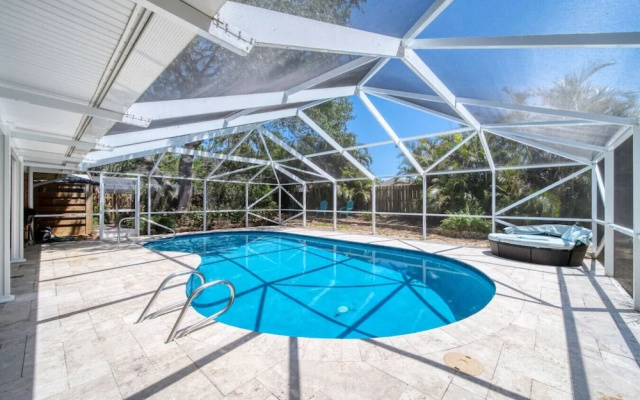 Lighthouse Retreat With A Pool