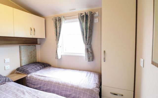 Sea Breeze C38 Dyffryn Seaside Estate