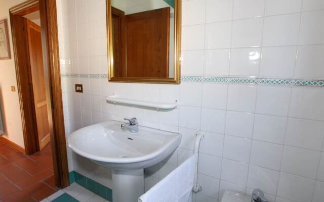 Stylish Holiday Home in Castelnuovo Dei Sabbioni with Pool