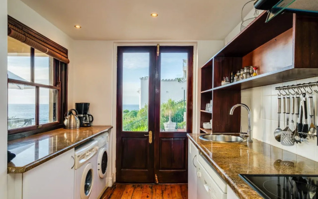 Colonial-style Apartment w Views Pool Area CBT Lodge