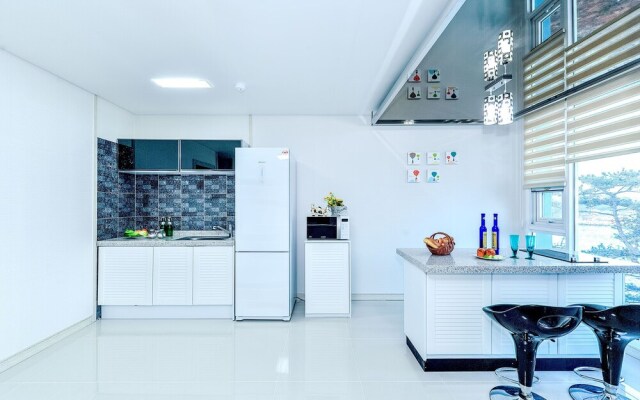 Pohang Pinewave Sea & Spa Pension
