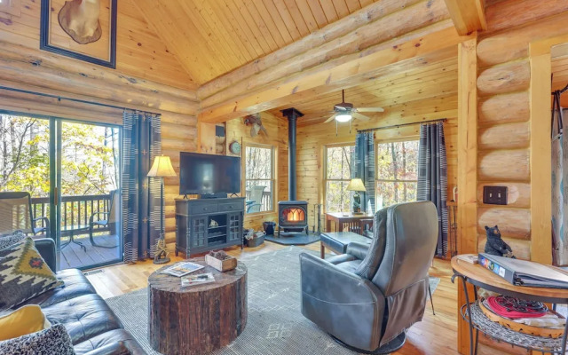 Blue Ridge Log Cabin w/ Hot Tub & Game Room!