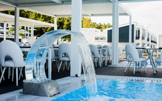 Crystal villas & suites
