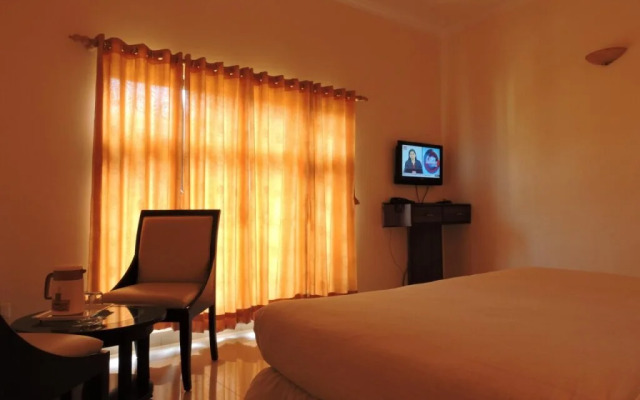 Hotel Travellers Paradise Naukuchiatal