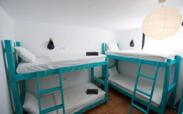 Surfers Retreat - Hostel - Adults Only
