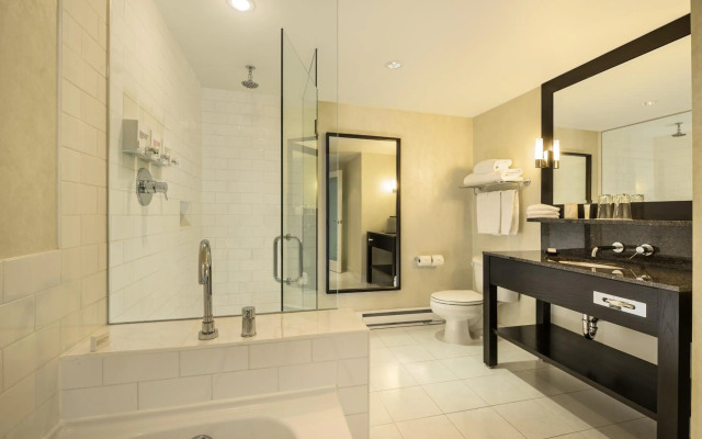 OPUS Hotel Vancouver