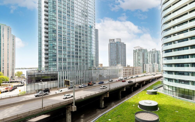 Downtown Toronto Condo near Scotiabank Arena