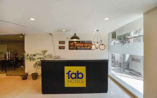 Fabhotel Moon