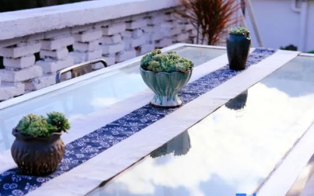 Half-circle coffee hostel