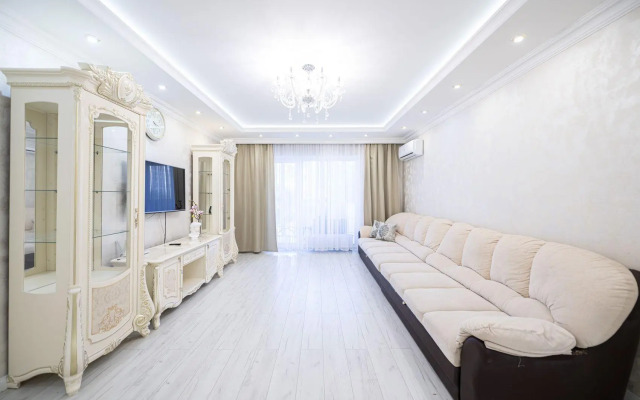 Пять Звезд на улице Чичерина 37