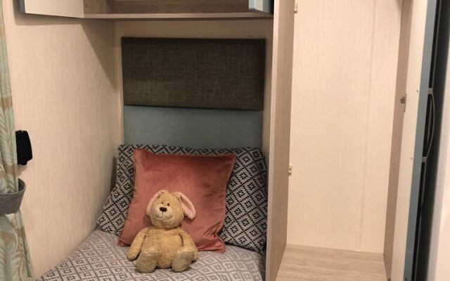 Superior 6 Berth Holiday Home in Suffolk,