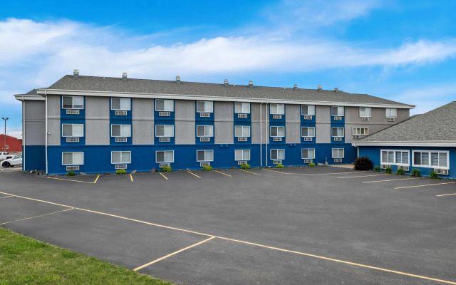 Super 8 by Wyndham Osseo WI