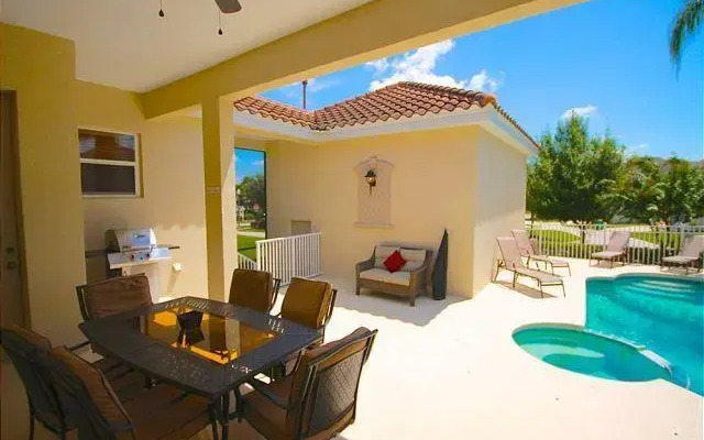 Gathering Drive House 7540