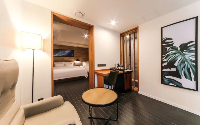 Gray 191 Hotel