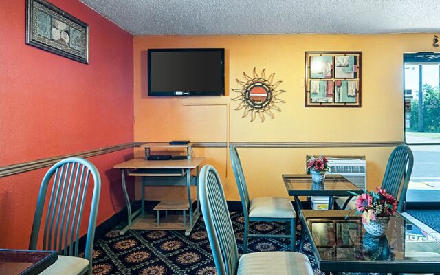 Rodeway Inn Benton Harbor