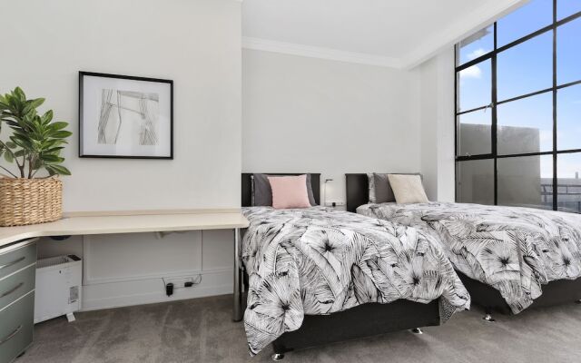 Renovated Apt with huge deck & car park