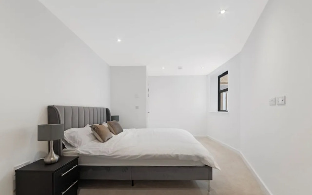 Guest Ready - Oak Crescent City House, London, E14