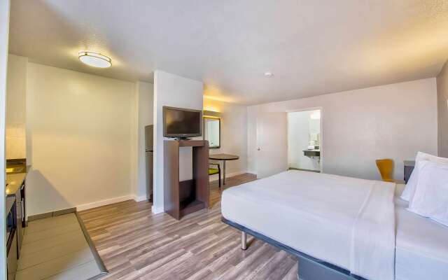Studio 6 San Antonio, TX - Airport