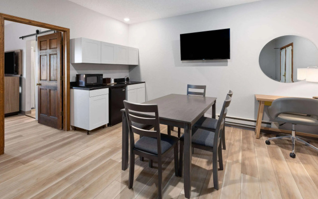 Days Inn by Wyndham Hutchinson