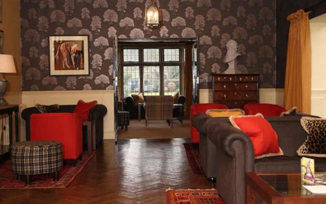 Hare And Hounds Hotel