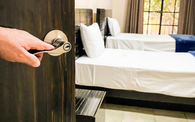 Hostal Amigo Suites