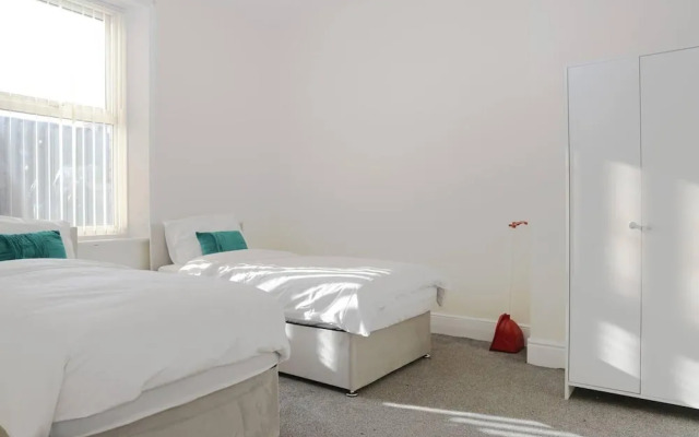 Stunning 5-bed House in Newcastle Upon Tyne