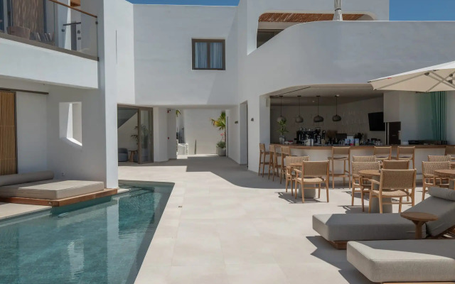 Nuca Mykonos