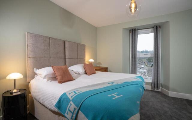 Spacious - 3 Storey Apartment - Central Ambleside - Outstanding Views