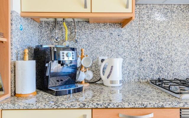 Sea view Apartment with sunbathing Terrace & 2 Swimming pools