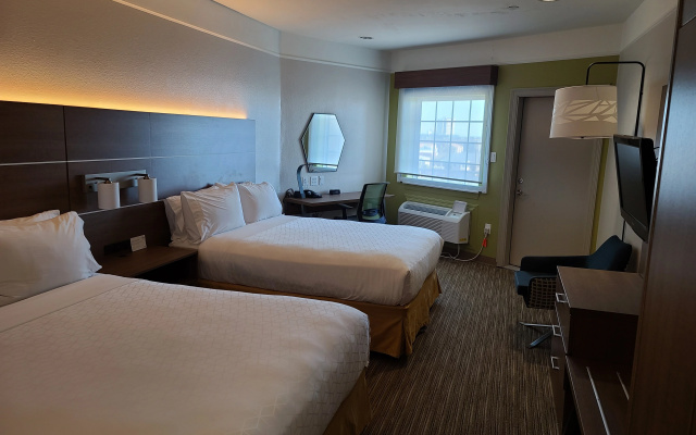 Holiday Inn Express & Suites Galveston West-Seawall