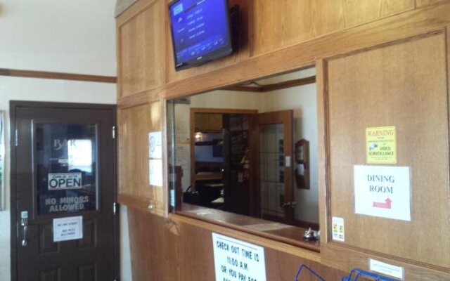 Maple Creek Motor Inn