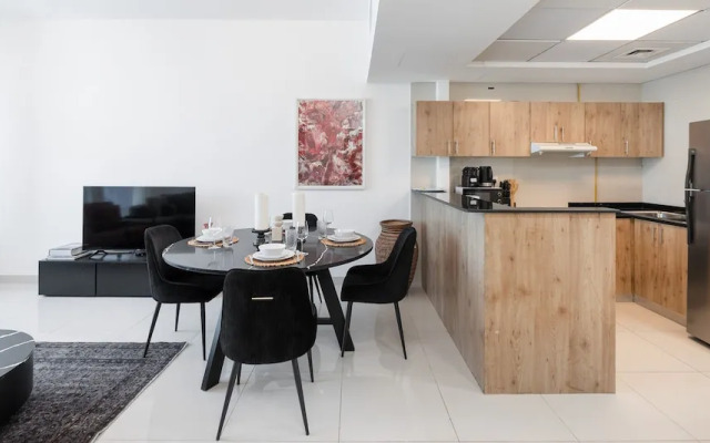 Premium 2BR Apt w Marina Views