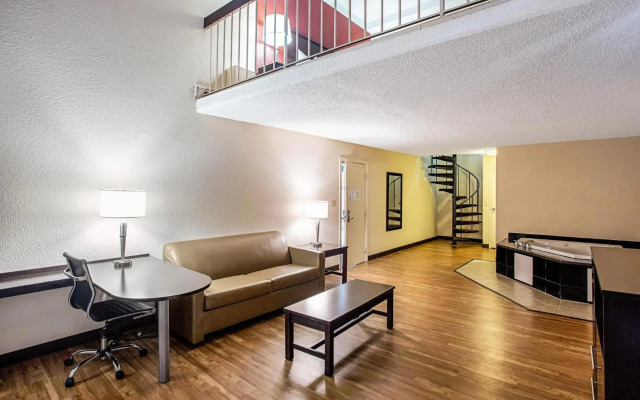 Red Roof Inn PLUS+ Wichita East