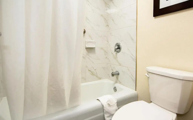 Rodeway Inn & Suites