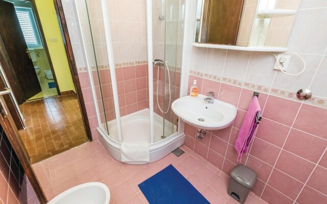 Nice Home in Stara Novalja With Wifi and 3 Bedrooms