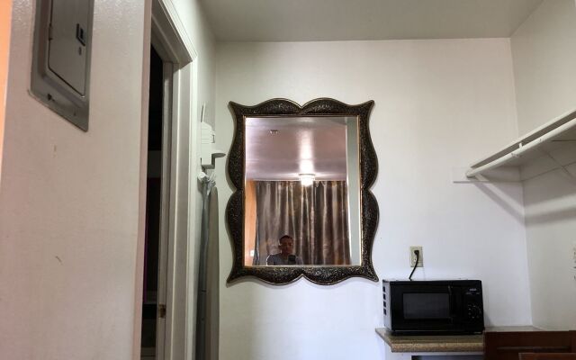 Crown Motel
