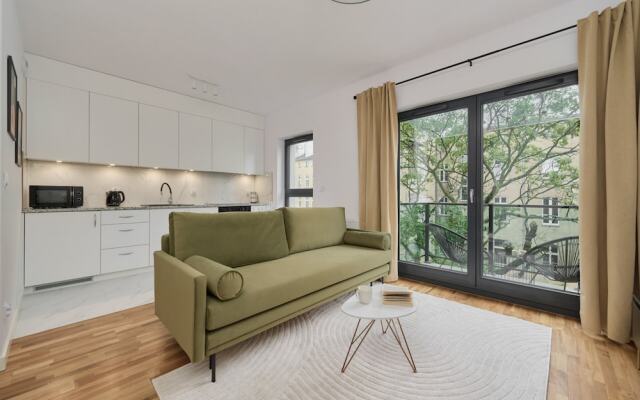 Studio Komuny Paryskiej by Renters