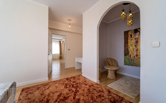 Eagle Town Service Apartment