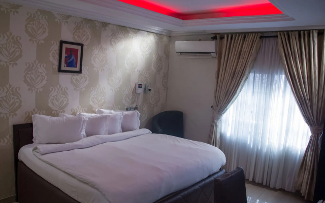 Triple Tee Hotel