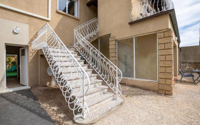 Villa de 200 m2 avec piscine proche du centre-ville