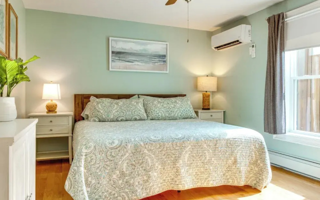 Downtown Ogunquit Home: 1 Mi to Beach!