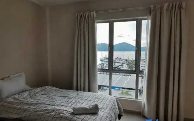 Spacious & Homey Apartment at Marina Island by JoMy Homestay
