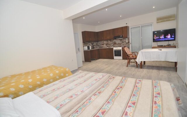 Hollywood Suites