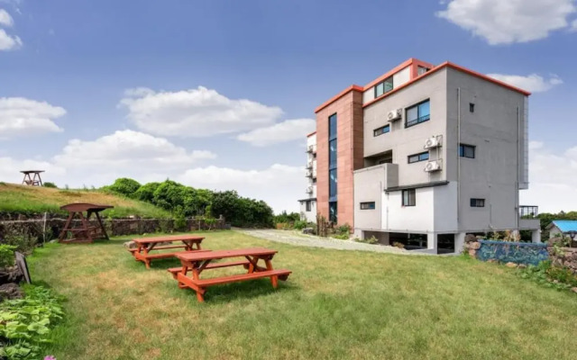 Jeju Gamsugul Pension