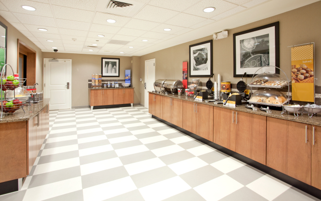 Hampton Inn & Suites Phoenix Glendale-Westgate