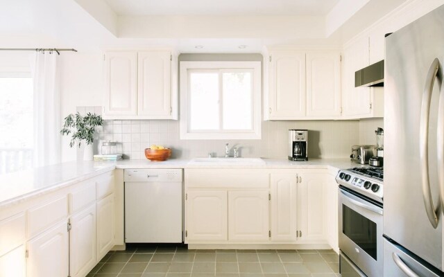 Pacifica by AvantStay | Ocean Getaway w/ Sunset Views | Sleeps 24!