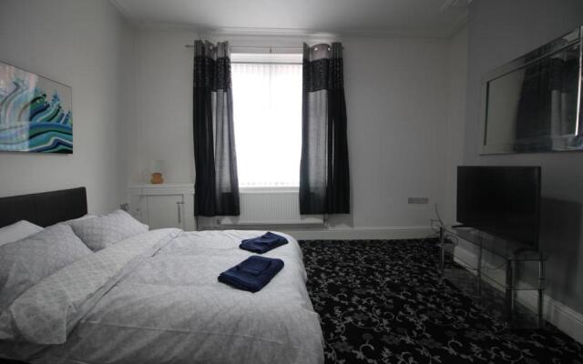 Henthorne Choice - Large Property - Close to Town Centre