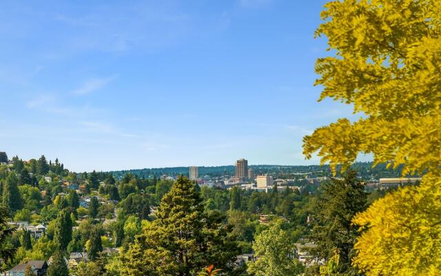 Seattle Vacation Home: The Campus