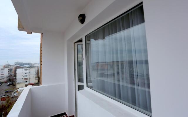 SOHO Apartment near CERONAV