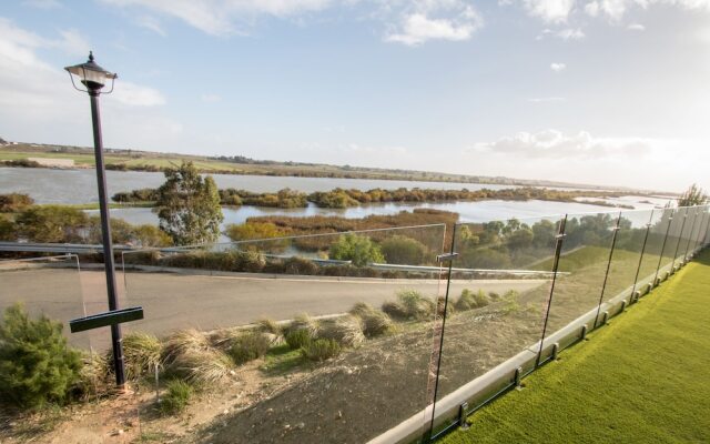 ‘Serenity’ and sweeping Murray River views